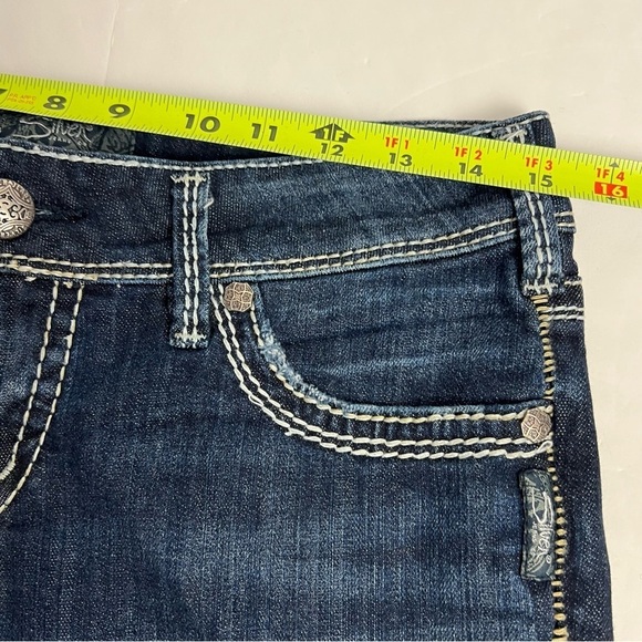 Silver SUKI Blue Jean Shorts Sz 28 (5/6) Dark Wash Embroidery Loose Stitch - Picture 6 of 11